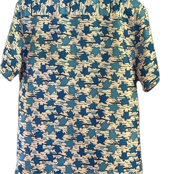 Canada weathergear large SS light pink with blue turtles and has button pocket - Picture 2 of 7